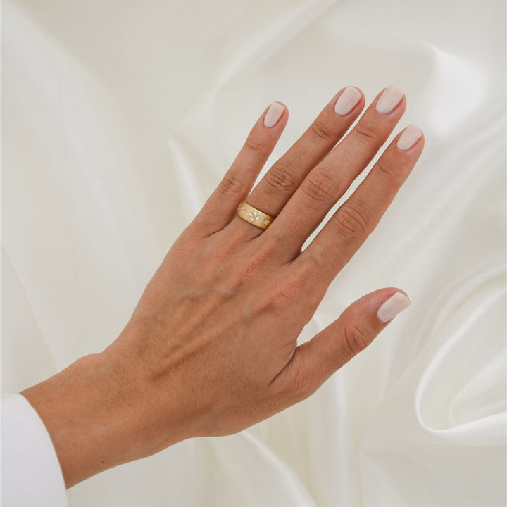 Hera Star Ring